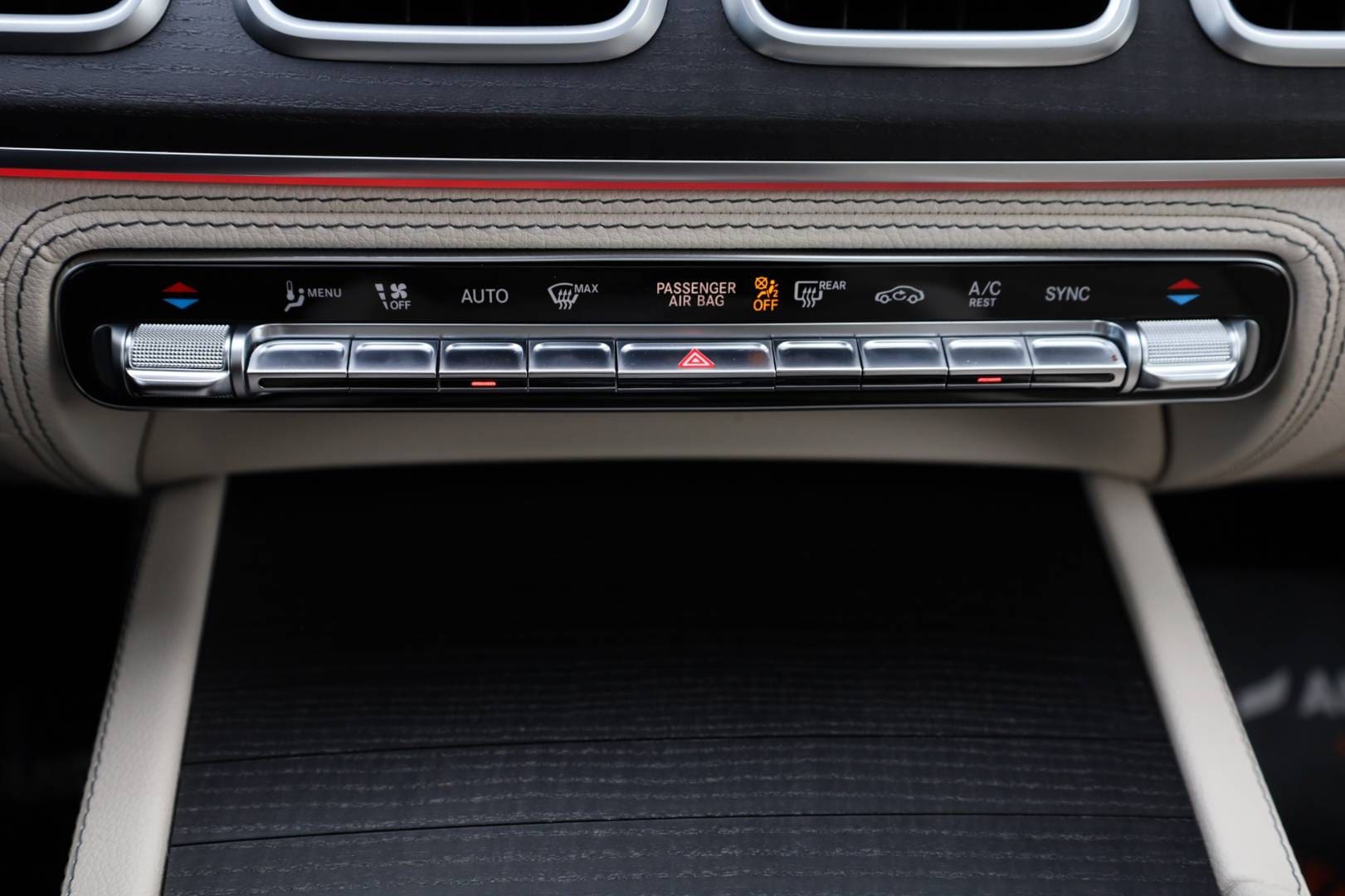 Mercedes-Benz-GLS-400-d-4MATIC-AT-39