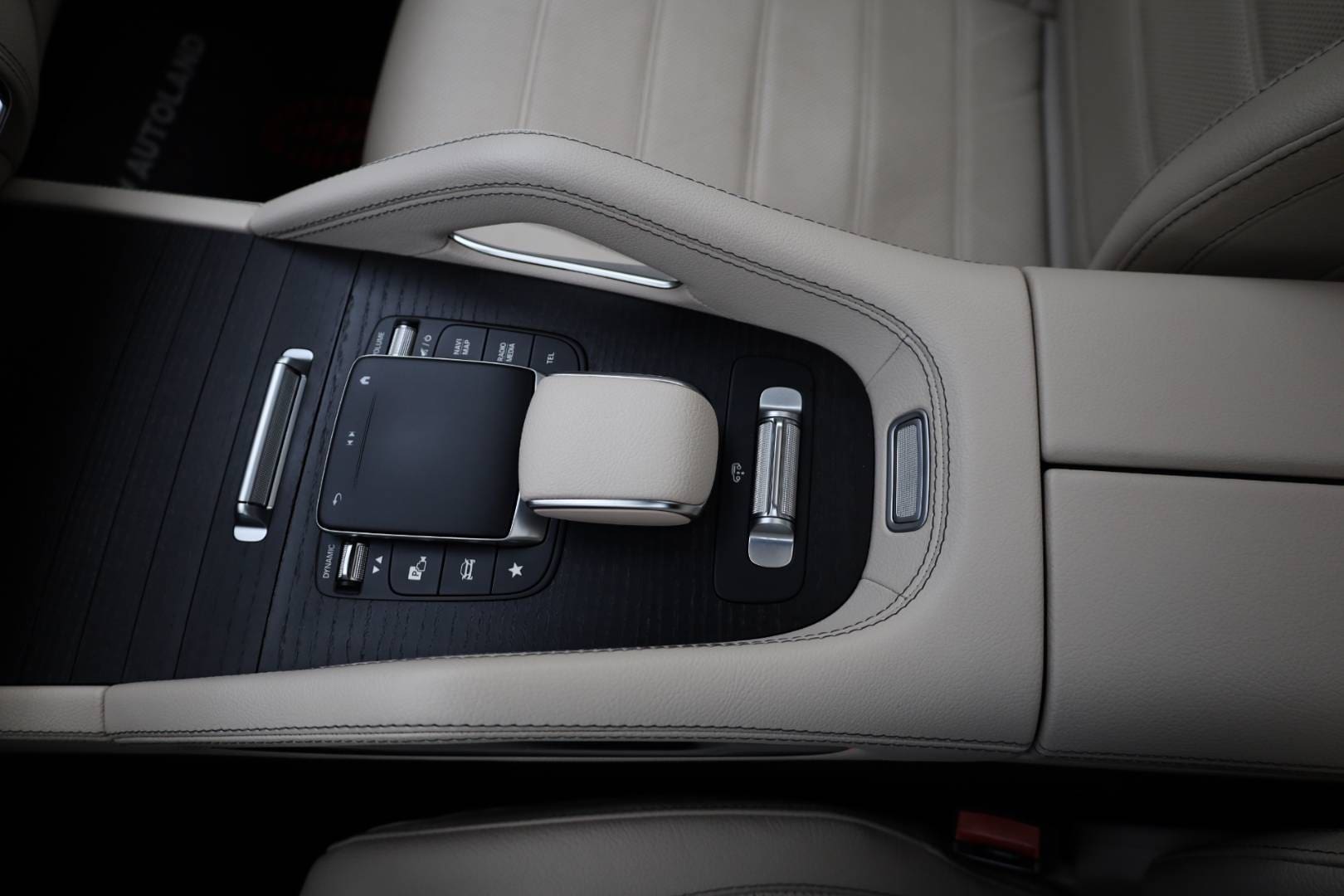 Mercedes-Benz-GLS-400-d-4MATIC-AT-41