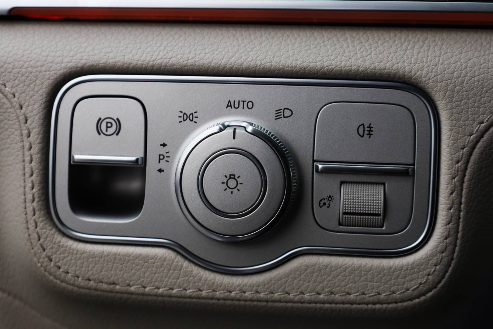 Mercedes-Benz-GLS-400-d-4MATIC-AT-42