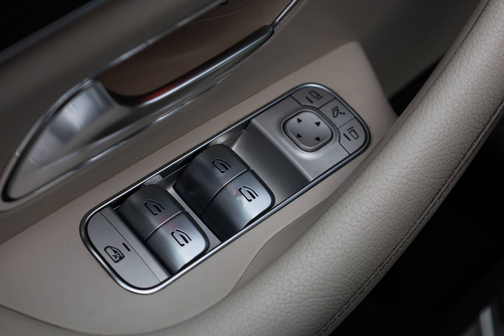 Mercedes-Benz-GLS-400-d-4MATIC-AT-43