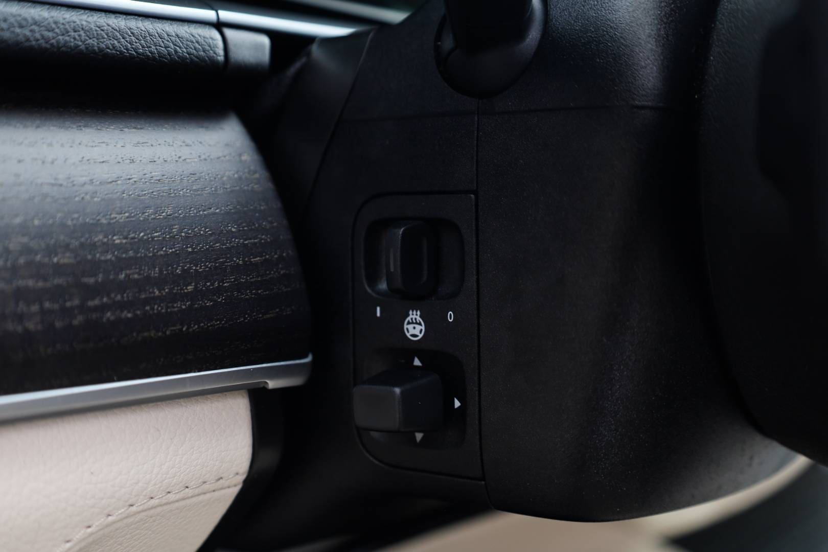 Mercedes-Benz-GLS-400-d-4MATIC-AT-46