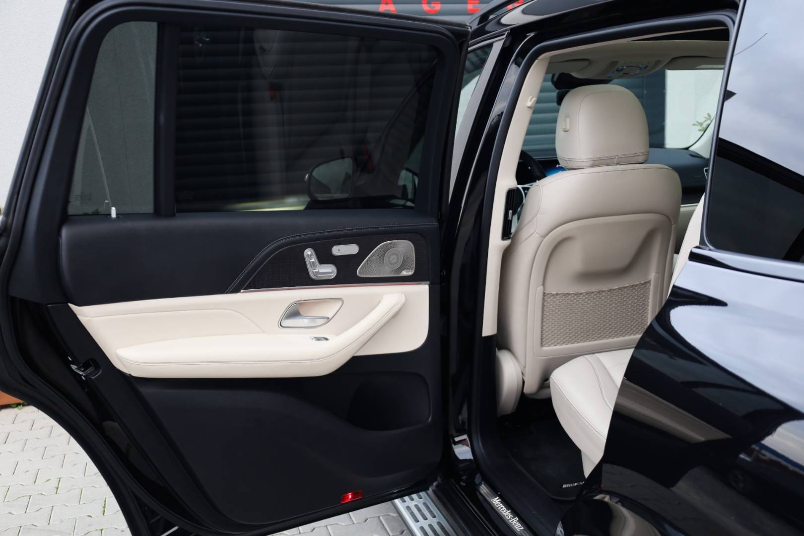 Mercedes-Benz-GLS-400-d-4MATIC-AT-49