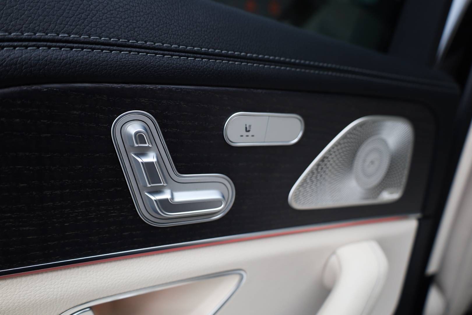 Mercedes-Benz-GLS-400-d-4MATIC-AT-50