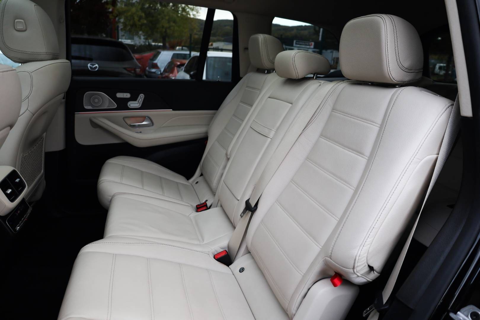 Mercedes-Benz-GLS-400-d-4MATIC-AT-51