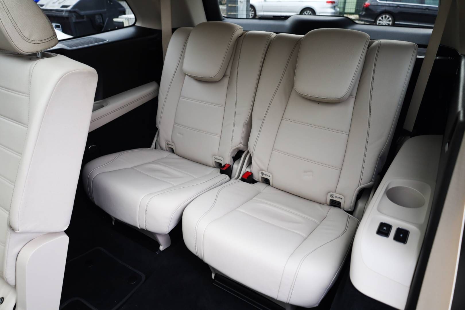 Mercedes-Benz-GLS-400-d-4MATIC-AT-52