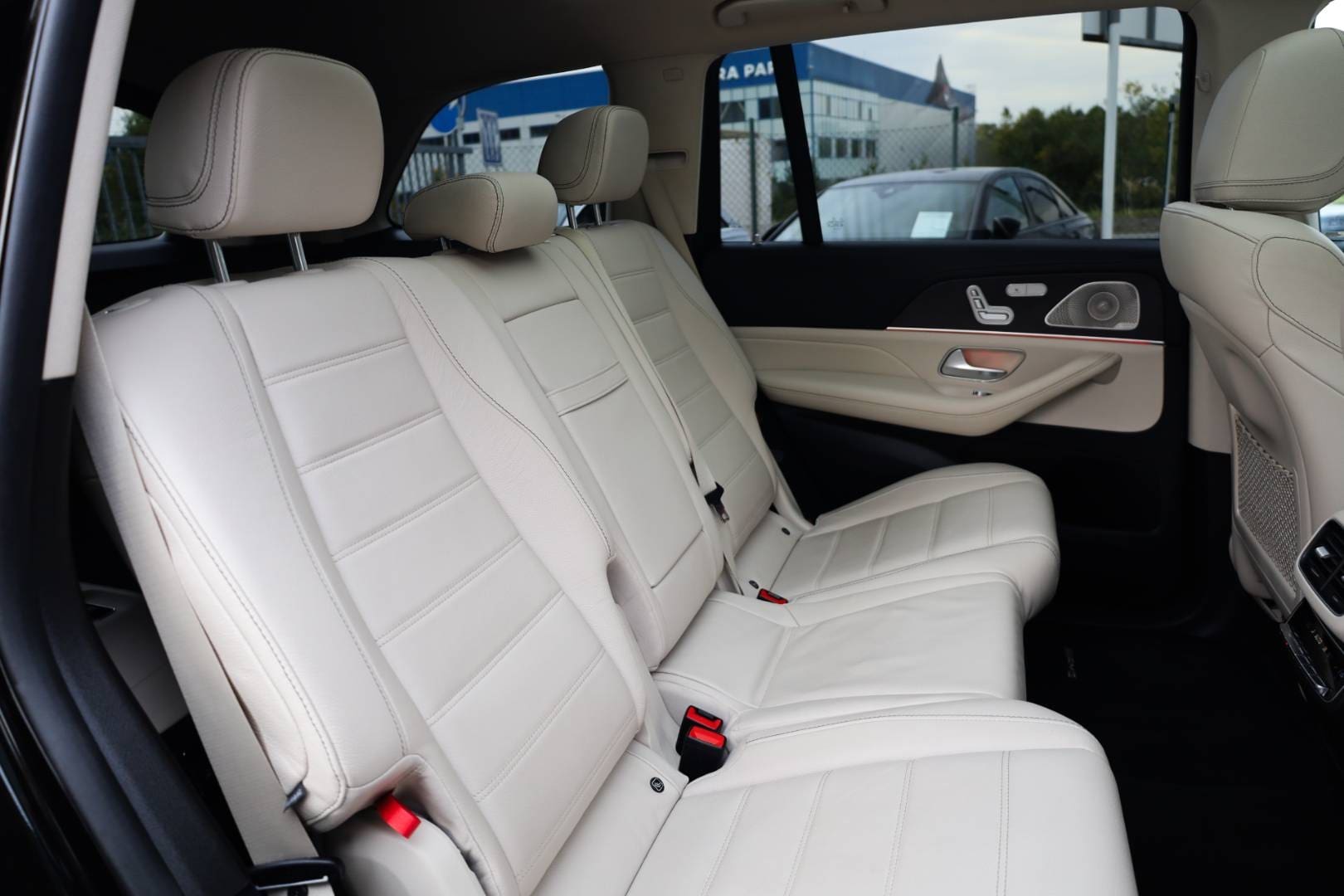 Mercedes-Benz-GLS-400-d-4MATIC-AT-62