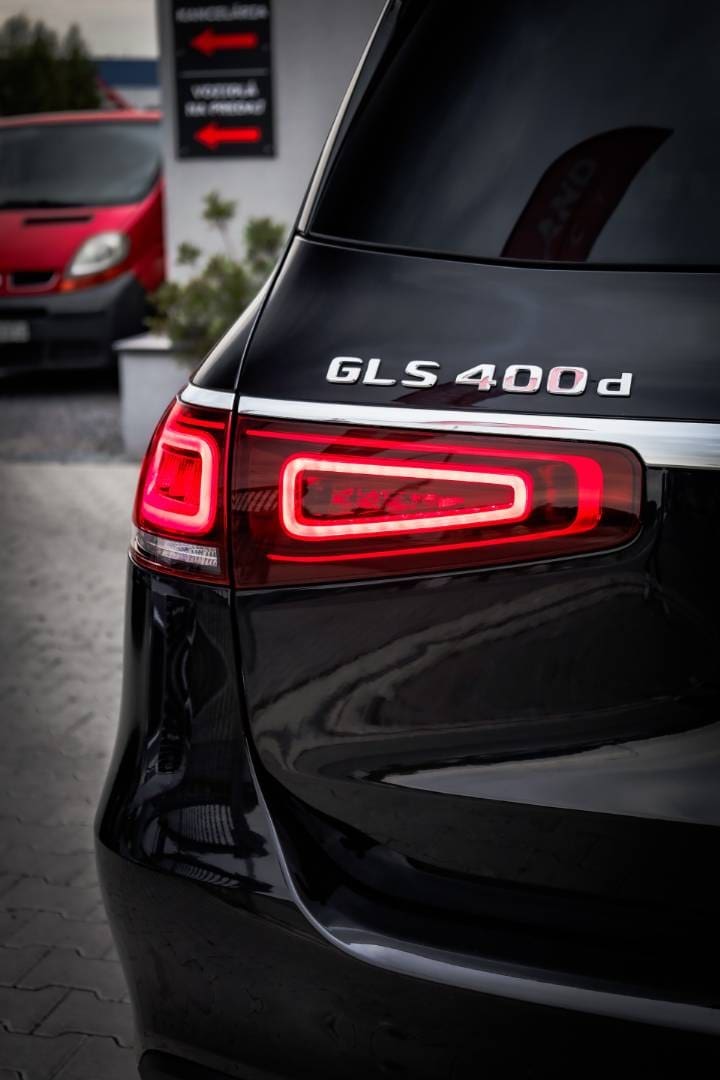 Mercedes-Benz-GLS-400-d-4MATIC-AT-70