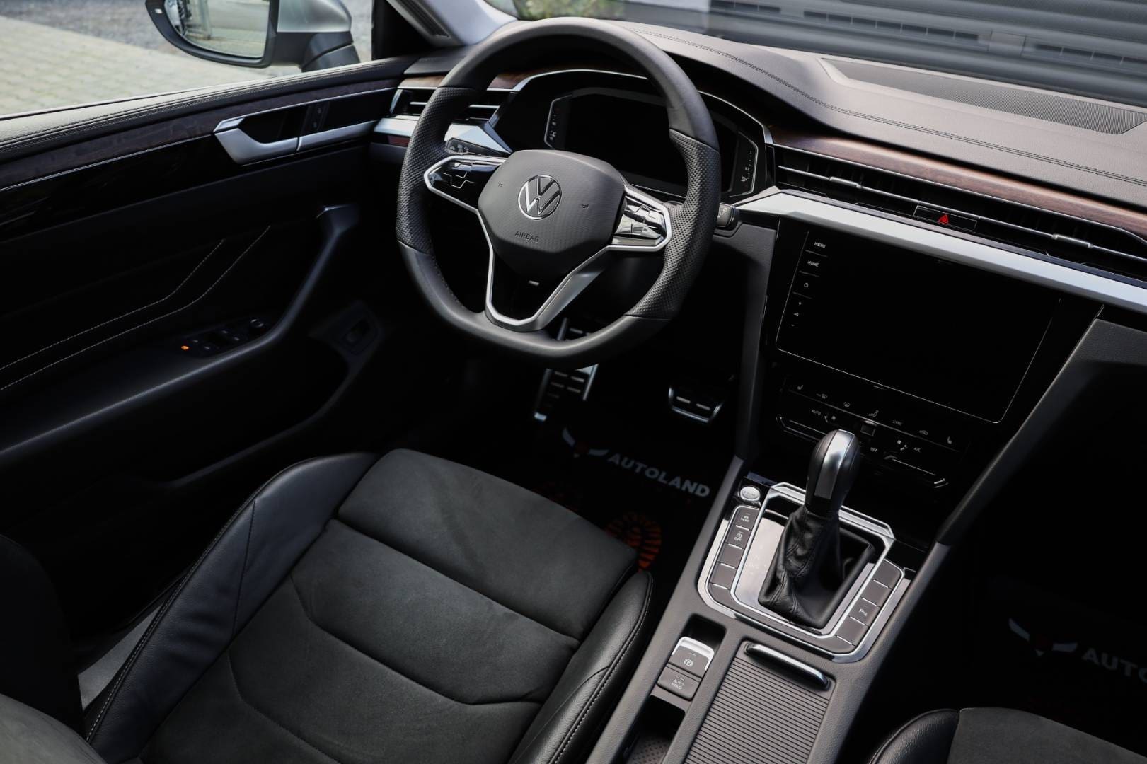 Volkswagen-Arteon-SB-20-TDI-Elegance-DSG-14