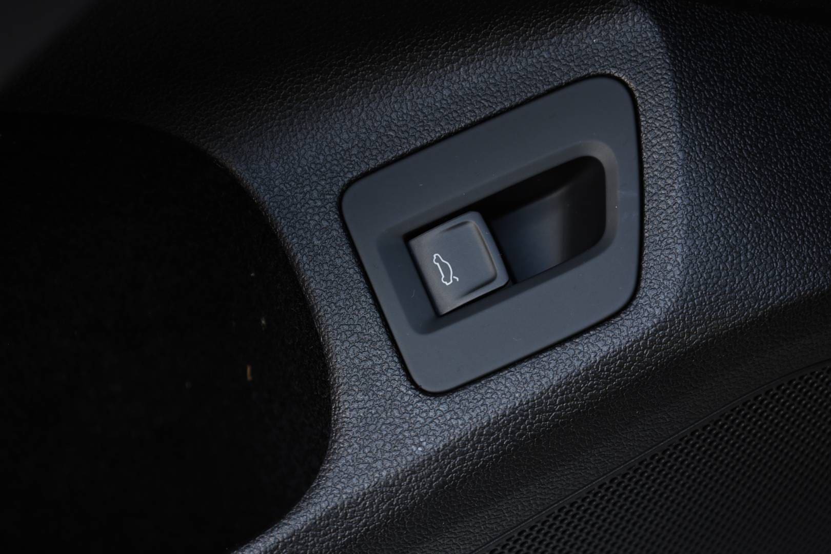 Volkswagen-Arteon-SB-20-TDI-Elegance-DSG-43