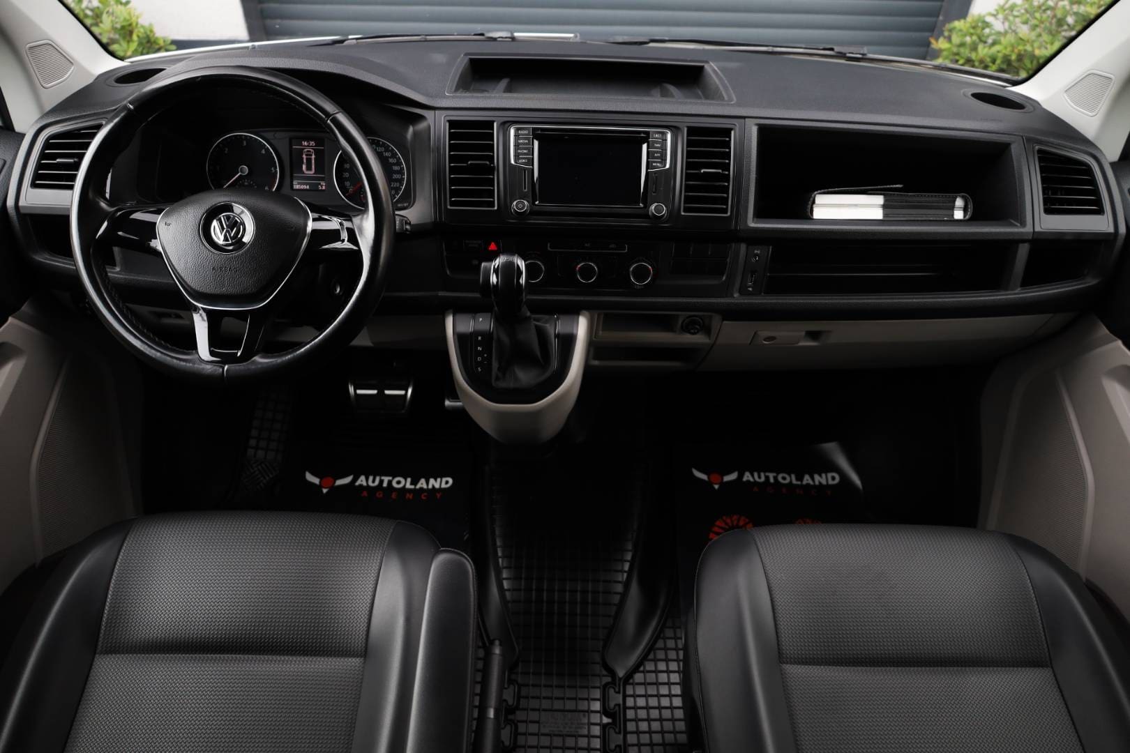 Volkswagen-T6-Transporter-20-TDi-Business-Van-DSG-12