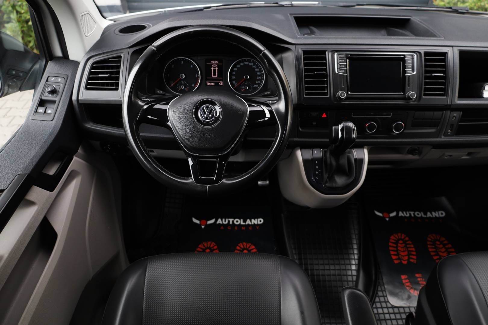 Volkswagen-T6-Transporter-20-TDi-Business-Van-DSG-15