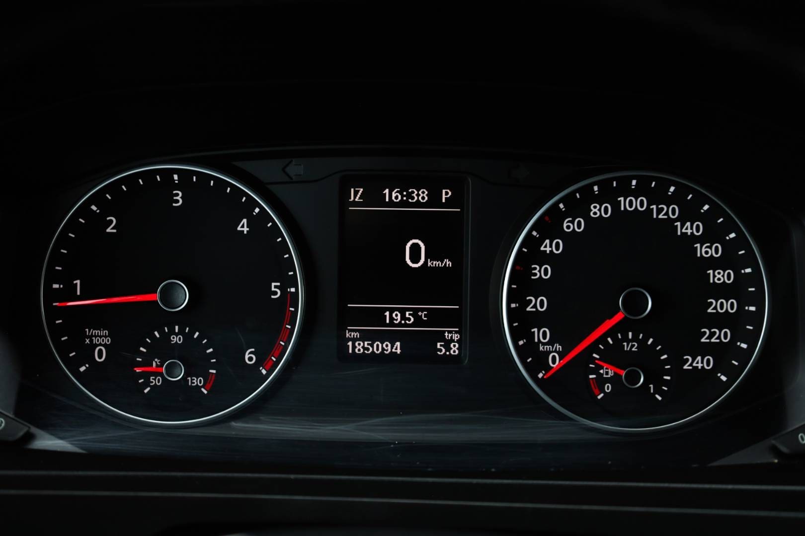 Volkswagen-T6-Transporter-20-TDi-Business-Van-DSG-19