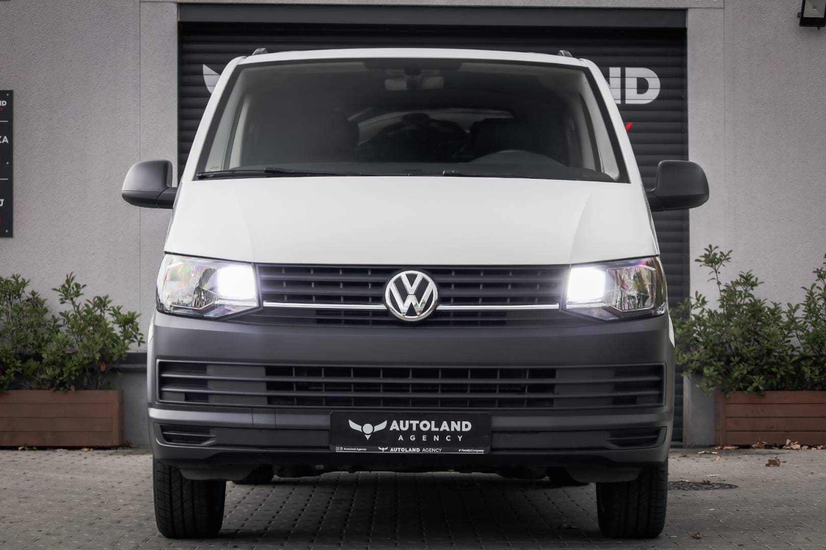 Volkswagen-T6-Transporter-20-TDi-Business-Van-DSG-2