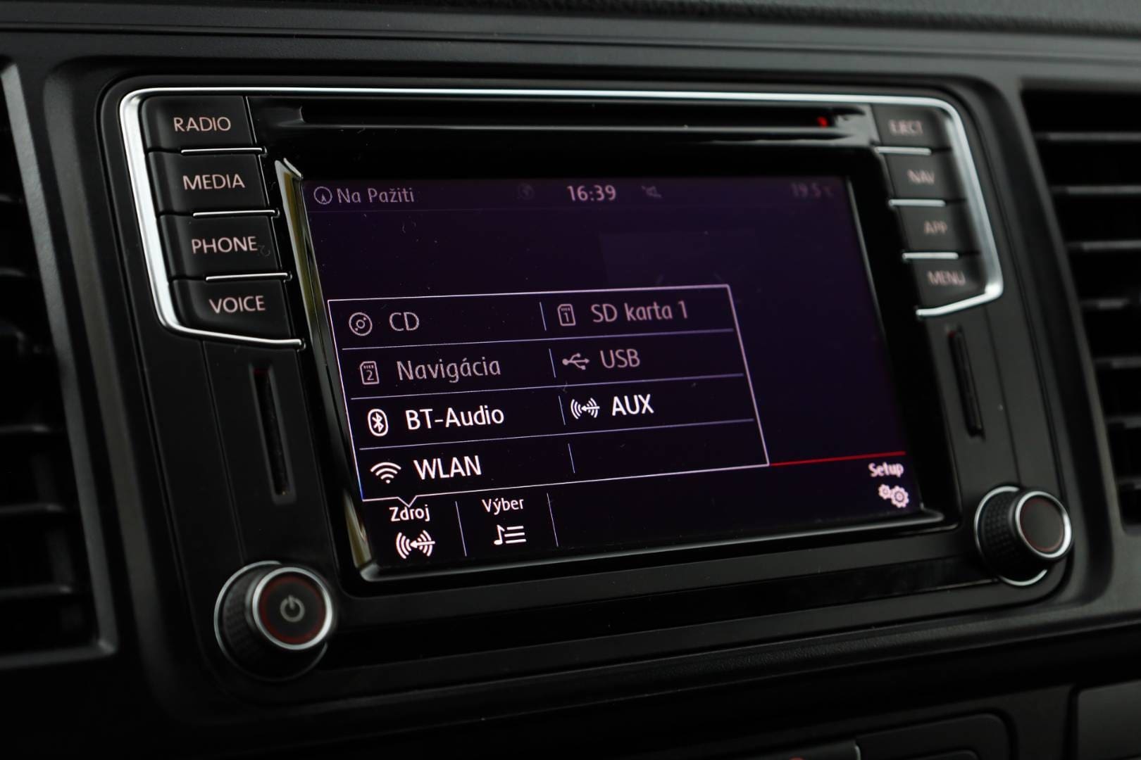 Volkswagen-T6-Transporter-20-TDi-Business-Van-DSG-23