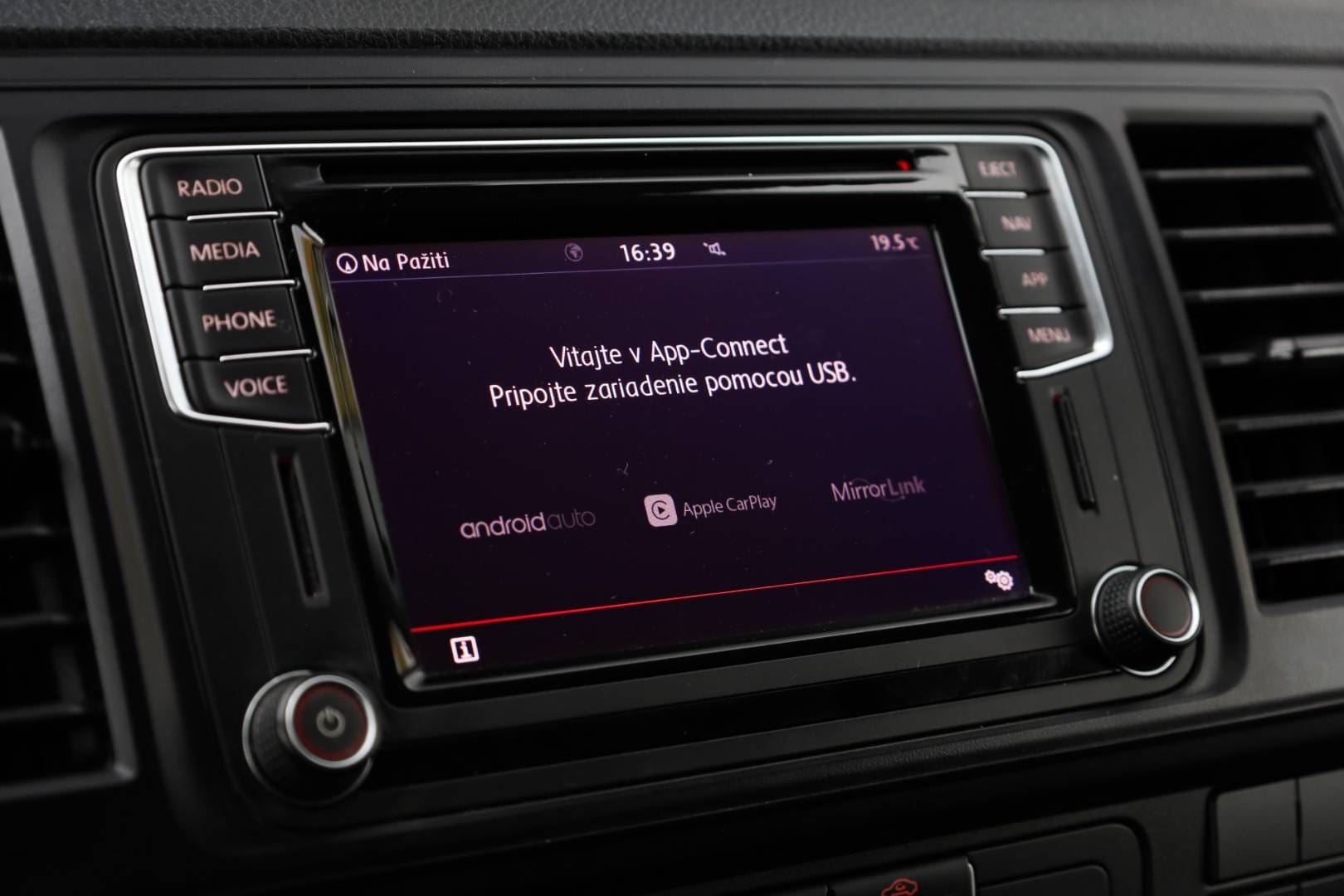 Volkswagen-T6-Transporter-20-TDi-Business-Van-DSG-25