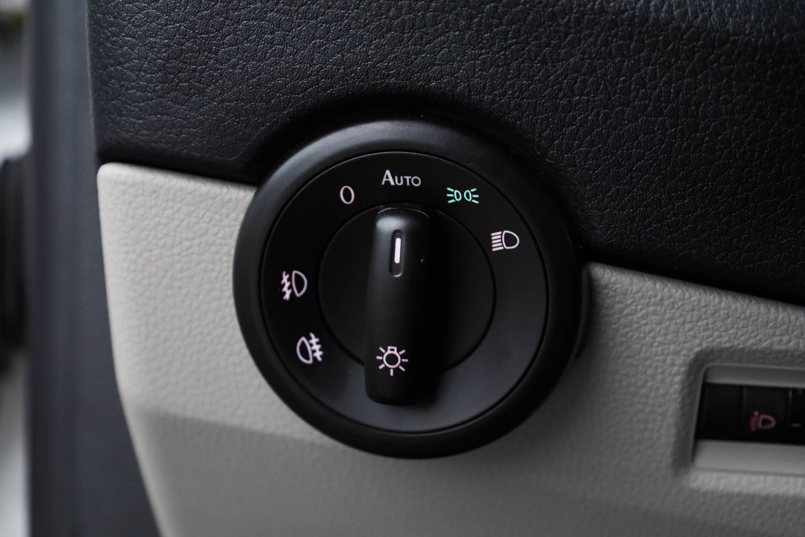 Volkswagen-T6-Transporter-20-TDi-Business-Van-DSG-32