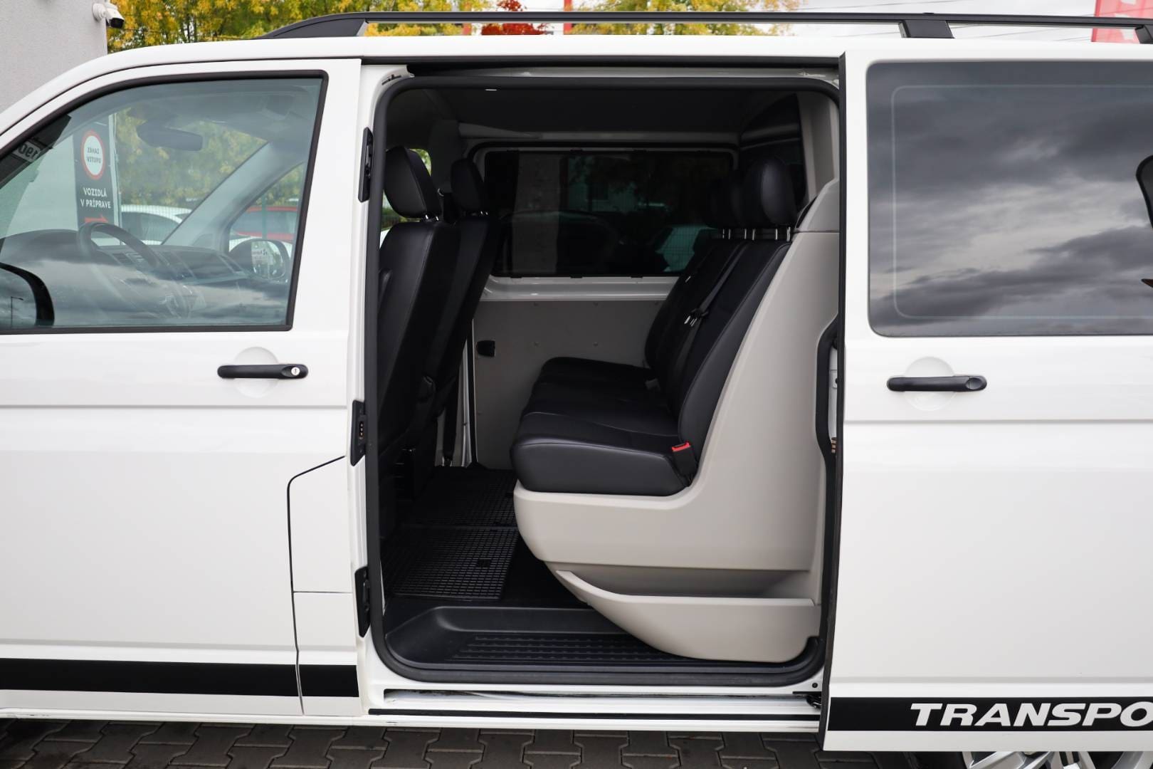 Volkswagen-T6-Transporter-20-TDi-Business-Van-DSG-33