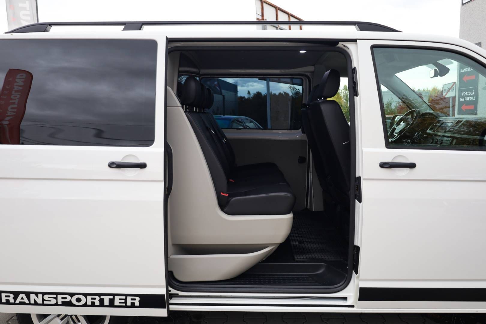 Volkswagen-T6-Transporter-20-TDi-Business-Van-DSG-37