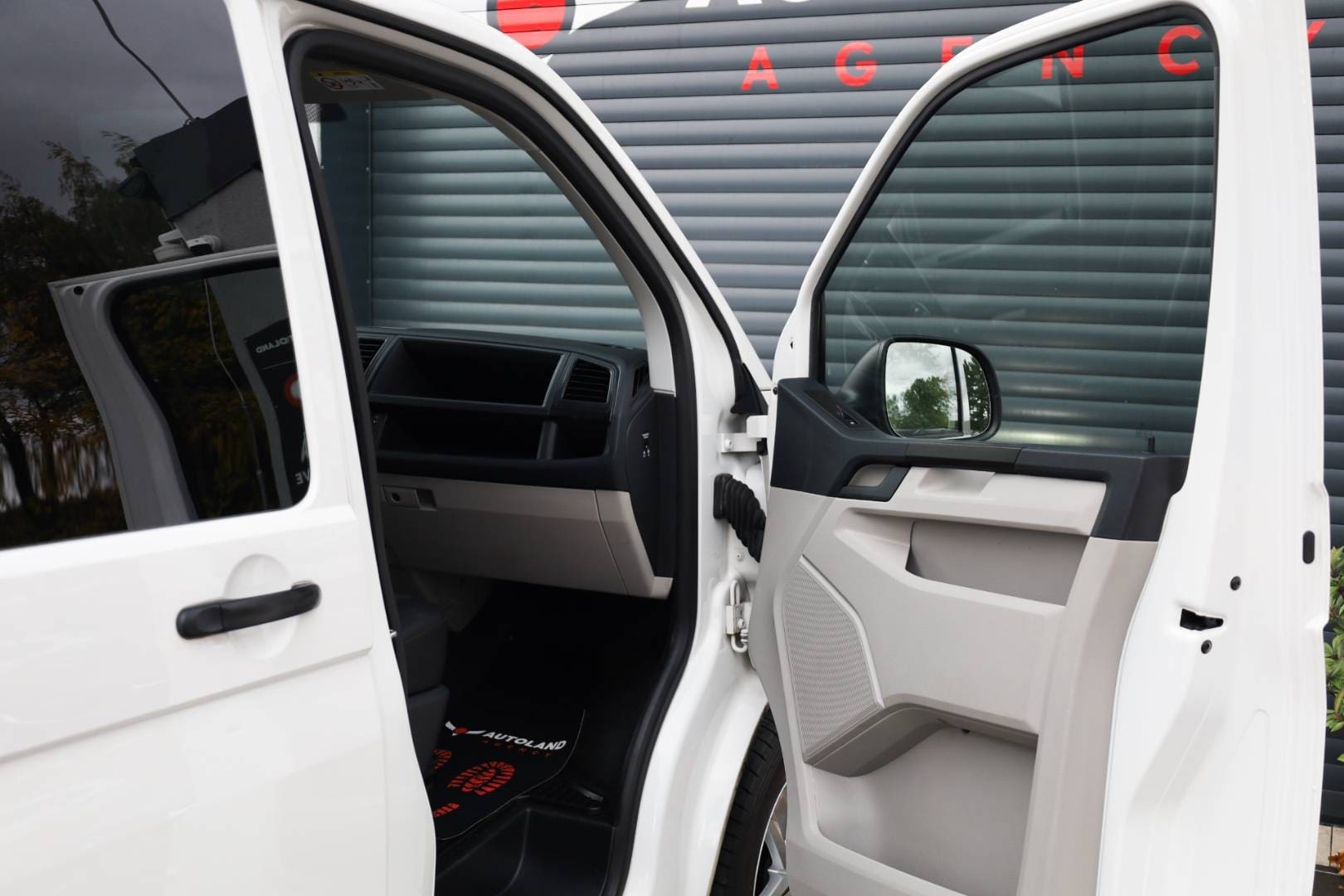 Volkswagen-T6-Transporter-20-TDi-Business-Van-DSG-39