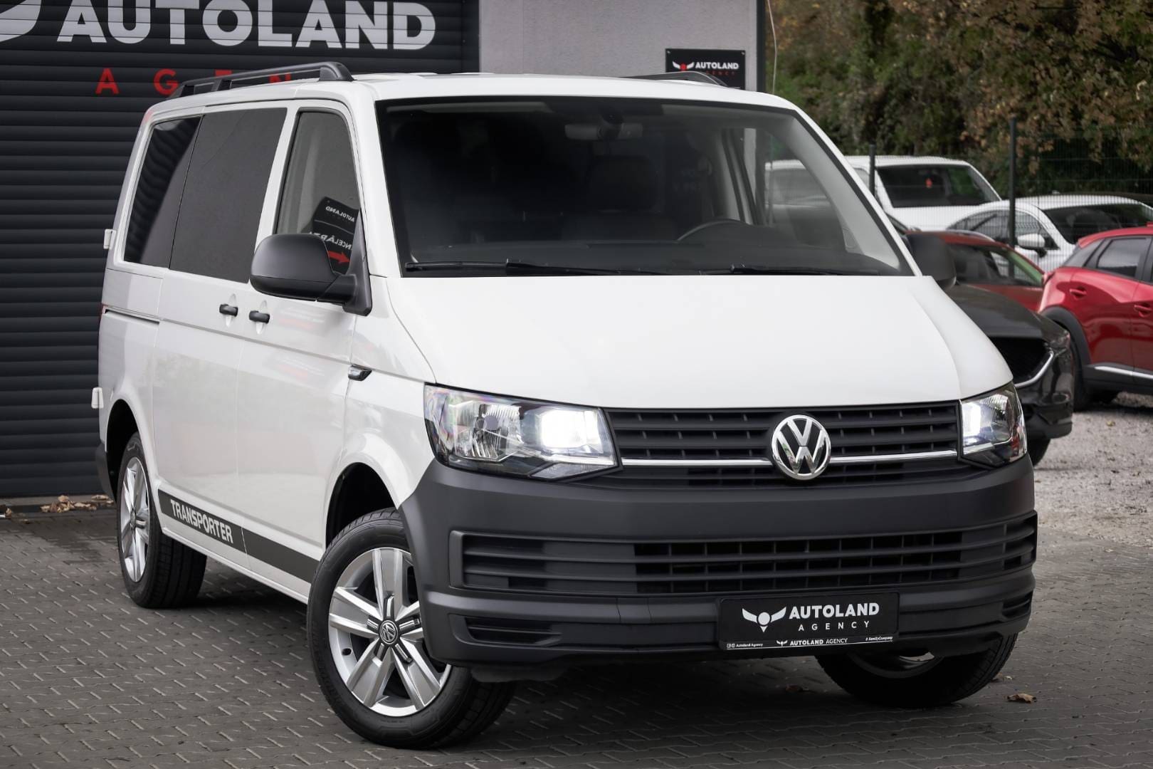Volkswagen-T6-Transporter-20-TDi-Business-Van-DSG-4