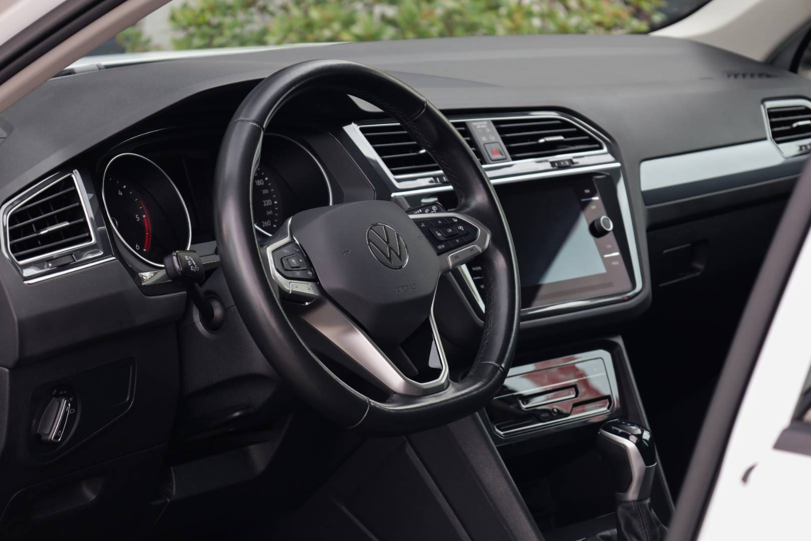 Volkswagen-Tiguan-20-TDI-EVO-Life-DSG-Webasto-11