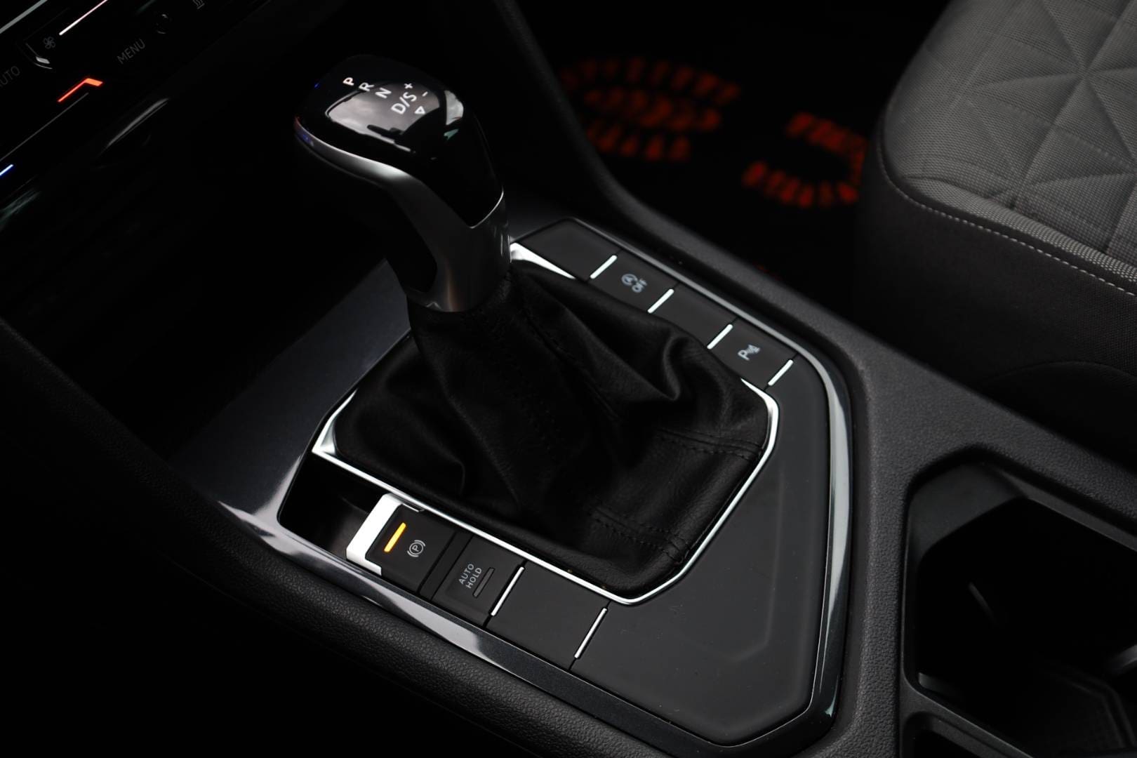 Volkswagen-Tiguan-20-TDI-EVO-Life-DSG-Webasto-36