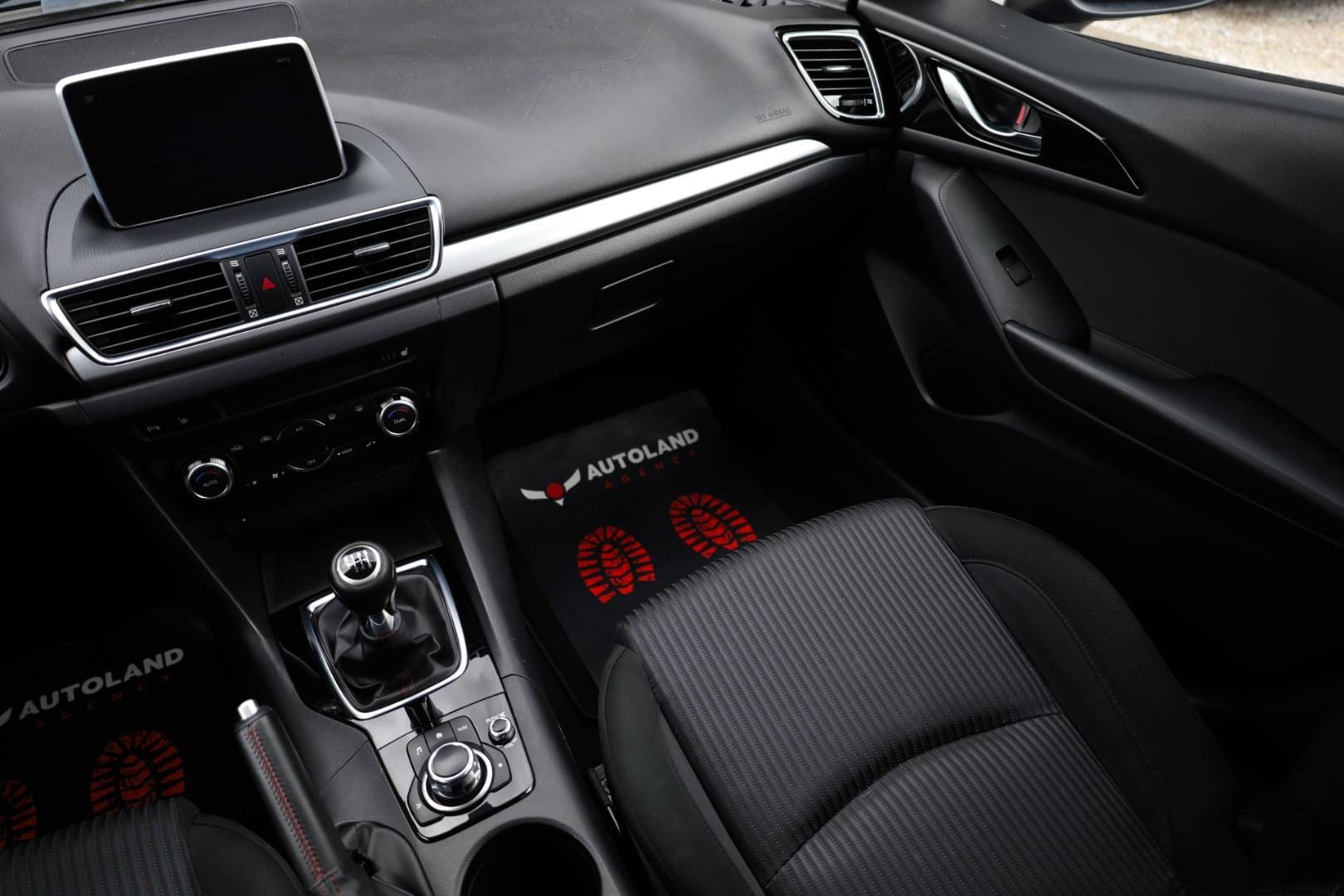 Mazda-3-20-Skyactiv-G165-Revolution-13