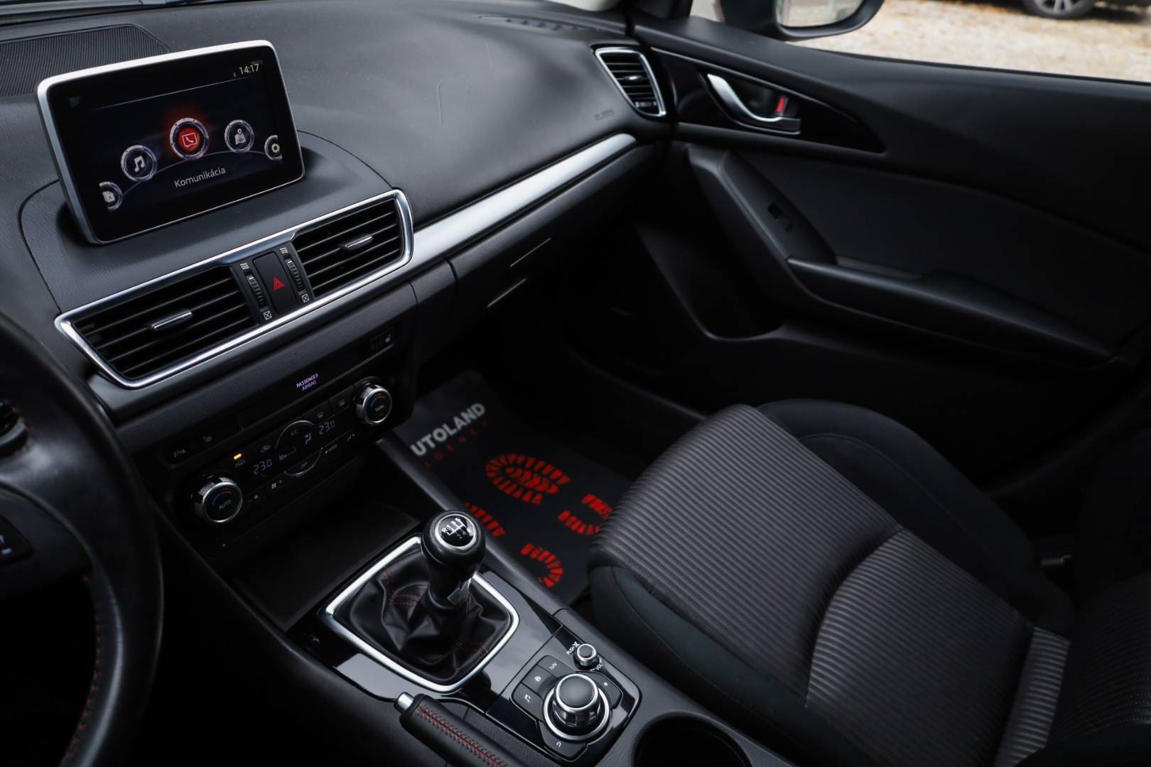 Mazda-3-20-Skyactiv-G165-Revolution-22