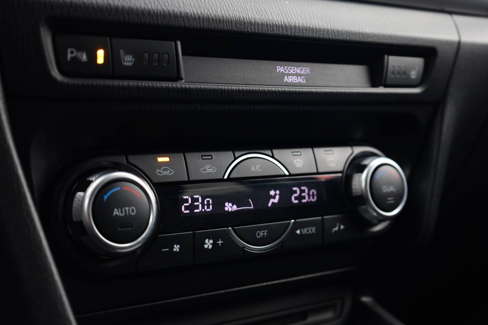 Mazda-3-20-Skyactiv-G165-Revolution-29