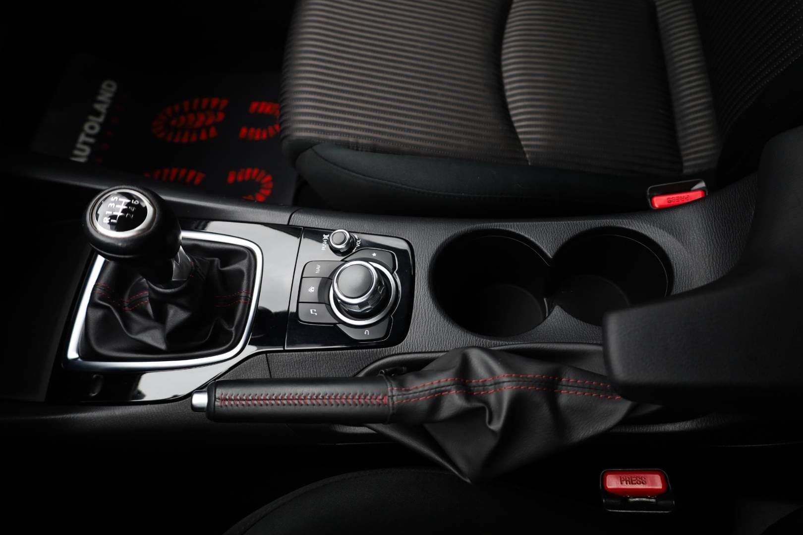 Mazda-3-20-Skyactiv-G165-Revolution-32