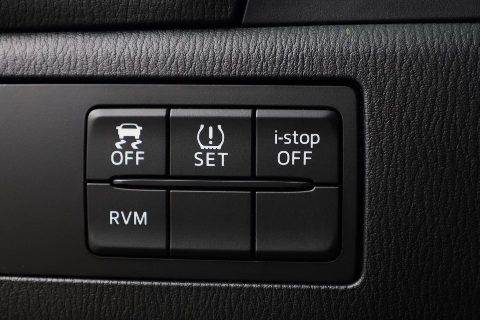 Mazda-3-20-Skyactiv-G165-Revolution-33