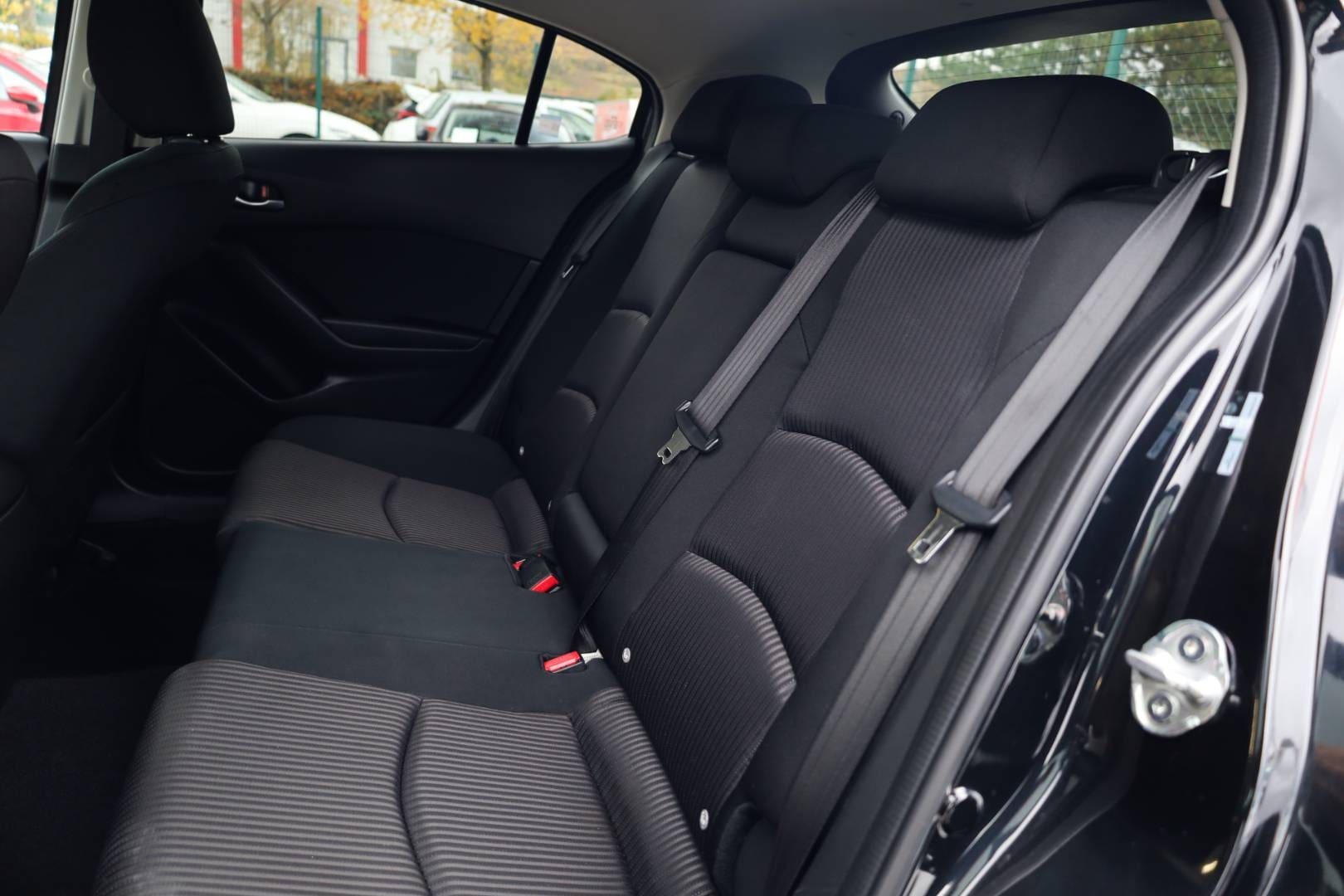 Mazda-3-20-Skyactiv-G165-Revolution-37