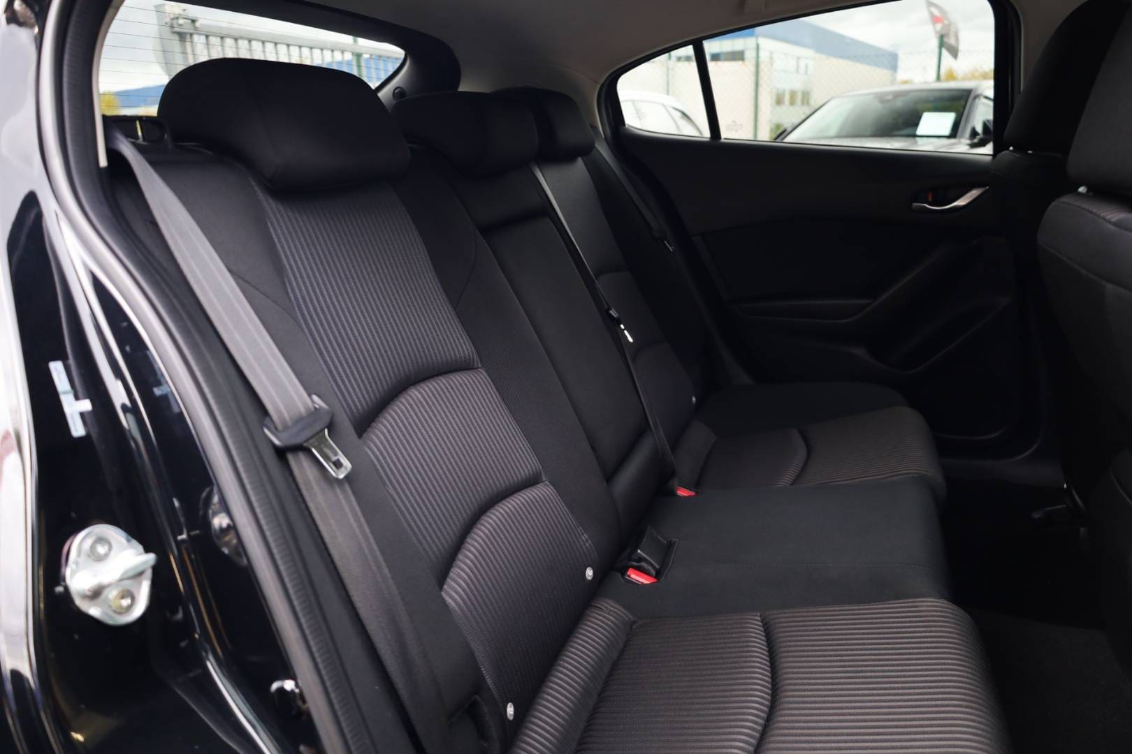 Mazda-3-20-Skyactiv-G165-Revolution-41