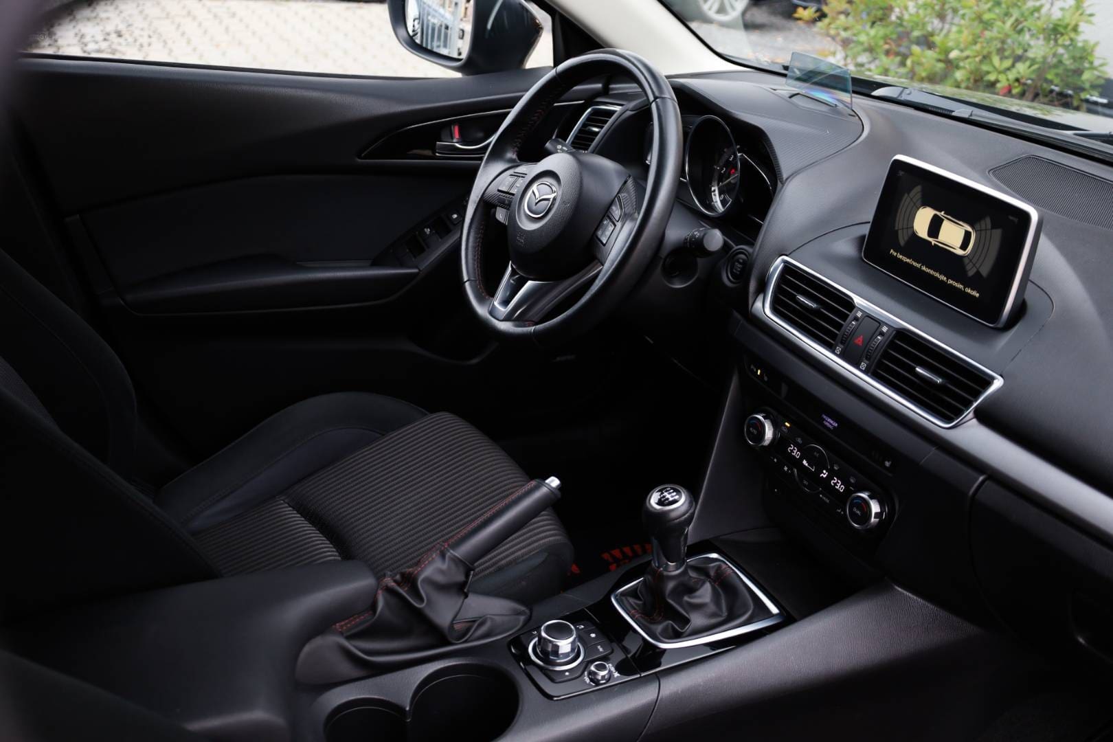 Mazda-3-20-Skyactiv-G165-Revolution-43