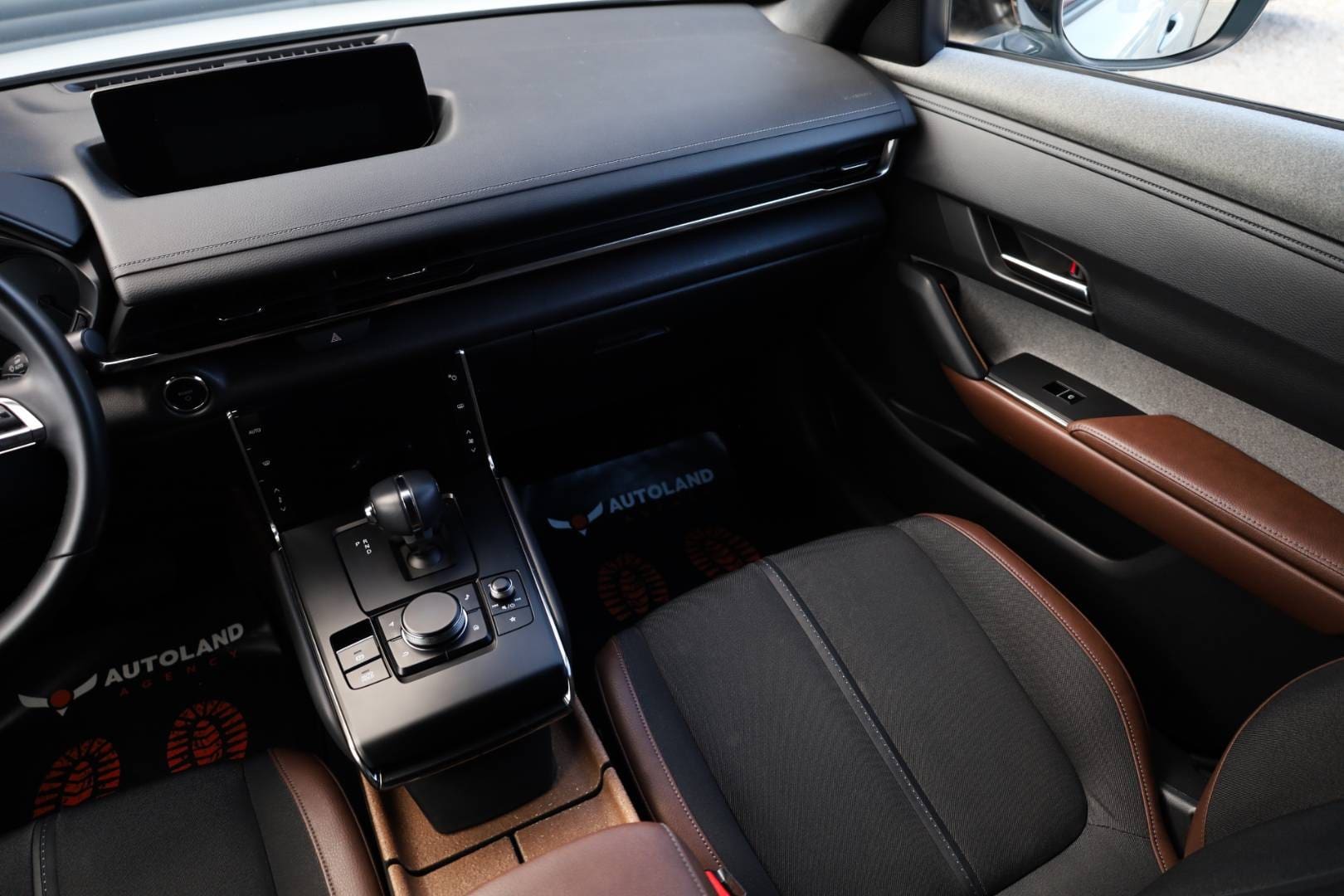 Mazda-MX-30-e-Skyactiv-GT-Plus-Luxury-Vintage-13