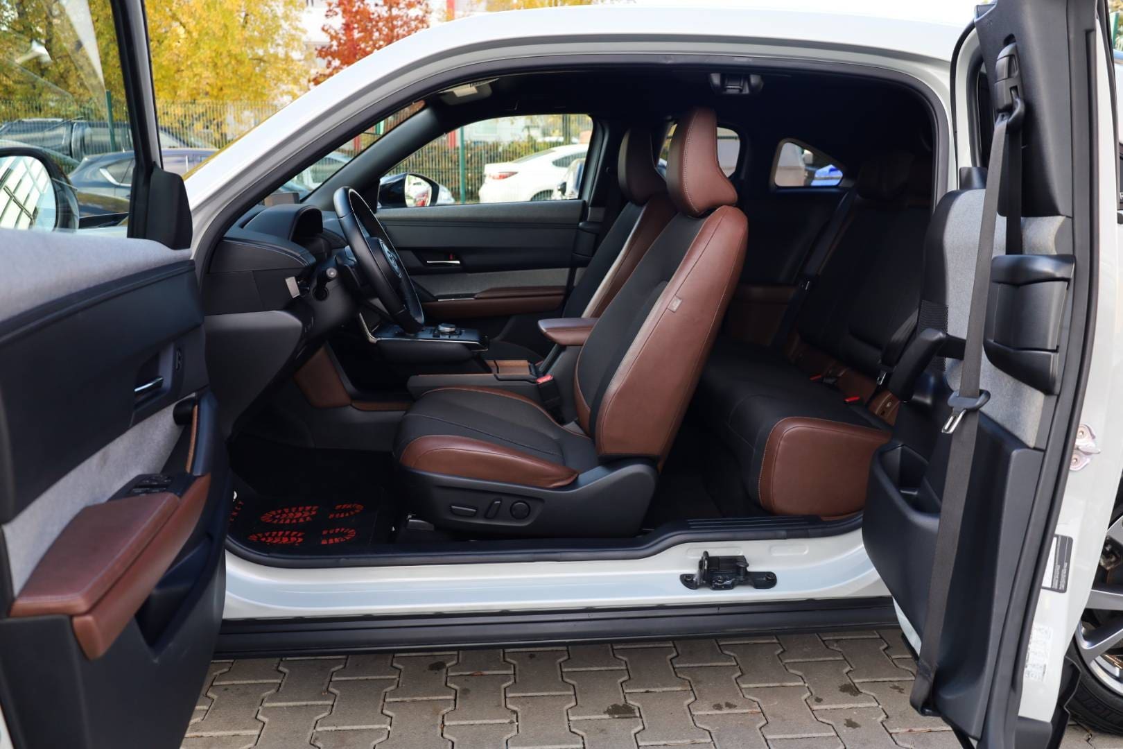 Mazda-MX-30-e-Skyactiv-GT-Plus-Luxury-Vintage-39