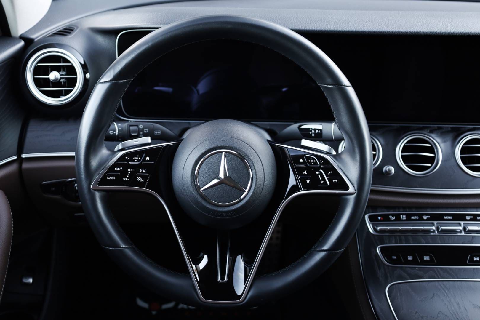 Mercedes-Benz-E-trieda-Kombi-220-d-All-Terrain-4MATIC-AT-15