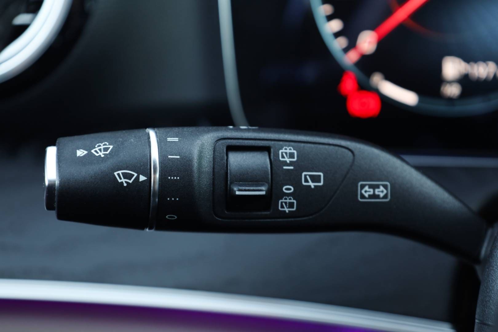 Mercedes-Benz-E-trieda-Kombi-220-d-All-Terrain-4MATIC-AT-19