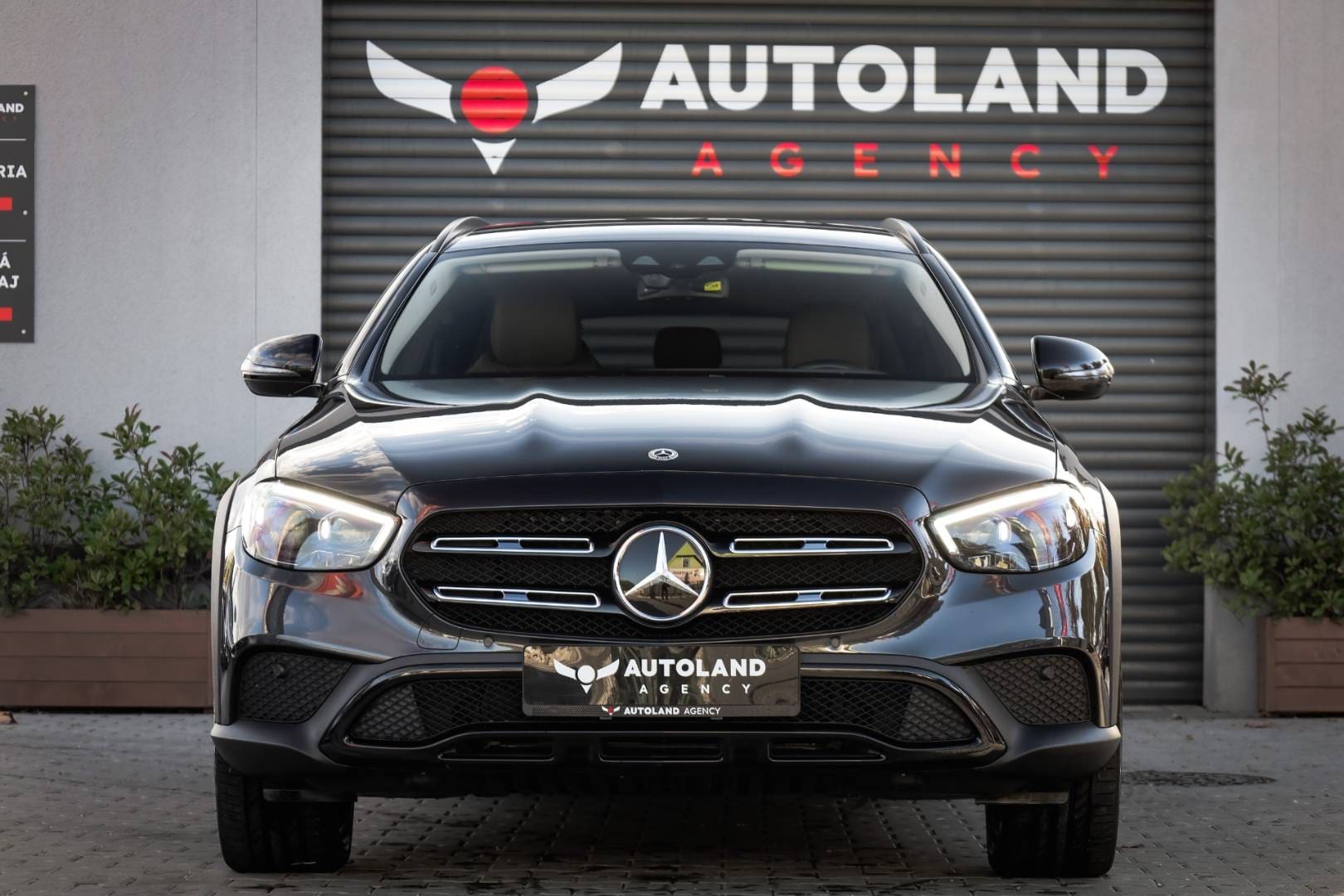 Mercedes-Benz-E-trieda-Kombi-220-d-All-Terrain-4MATIC-AT-2