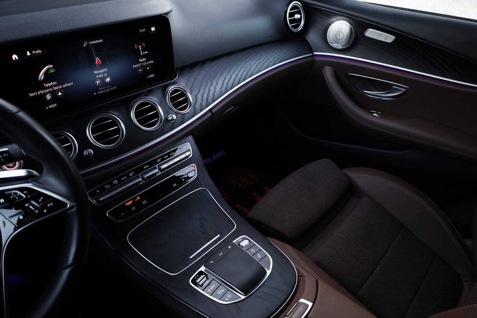 Mercedes-Benz-E-trieda-Kombi-220-d-All-Terrain-4MATIC-AT-25