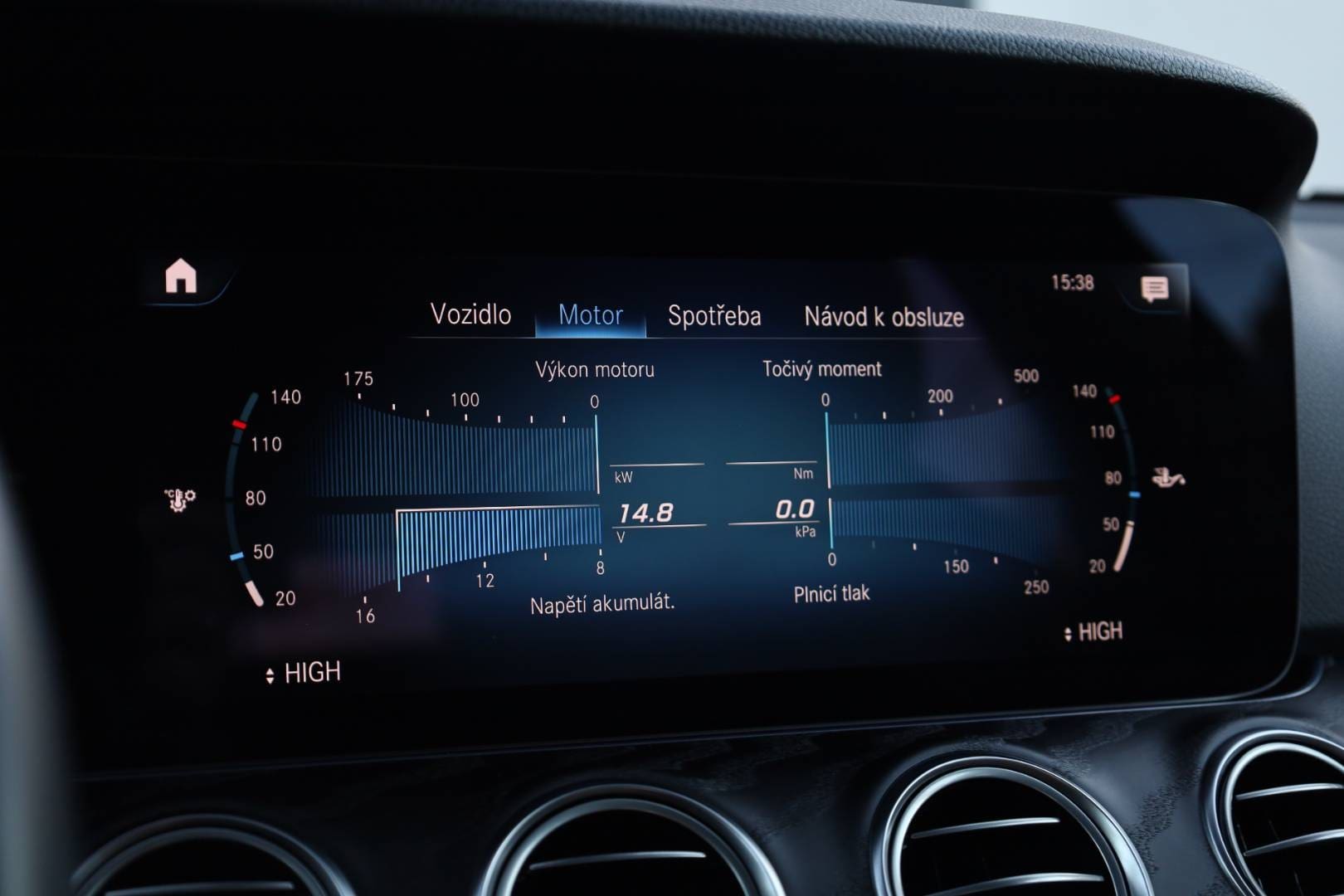 Mercedes-Benz-E-trieda-Kombi-220-d-All-Terrain-4MATIC-AT-31