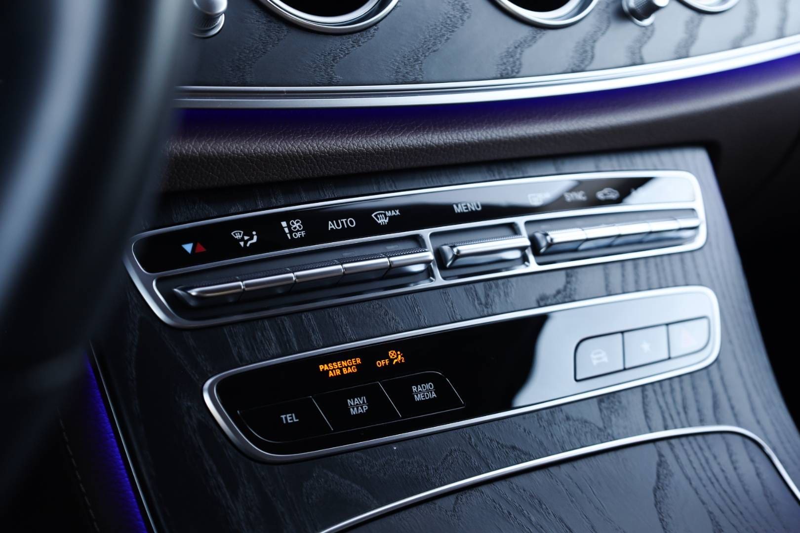 Mercedes-Benz-E-trieda-Kombi-220-d-All-Terrain-4MATIC-AT-34