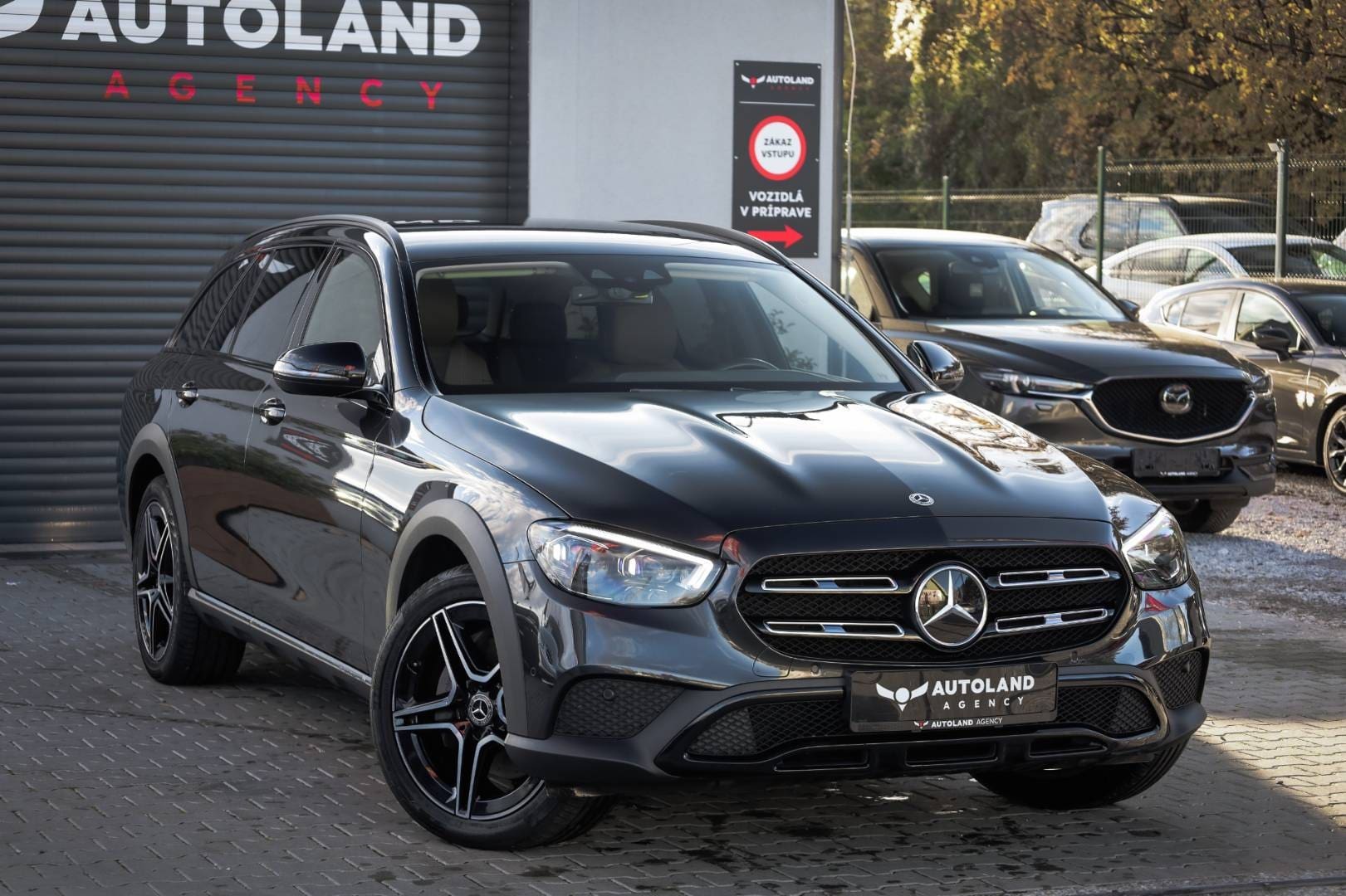 Mercedes-Benz-E-trieda-Kombi-220-d-All-Terrain-4MATIC-AT-4