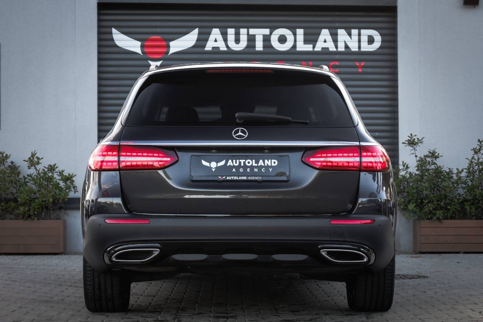 Mercedes-Benz-E-trieda-Kombi-220-d-All-Terrain-4MATIC-AT-7