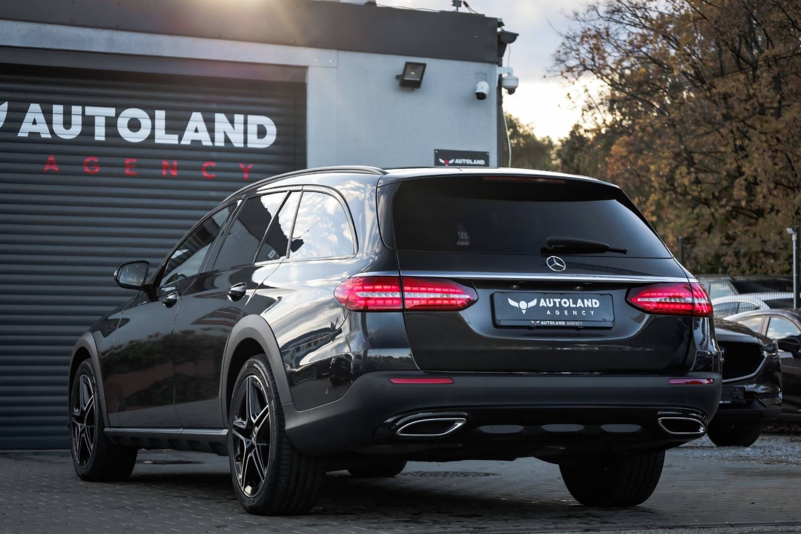 Mercedes-Benz-E-trieda-Kombi-220-d-All-Terrain-4MATIC-AT-8