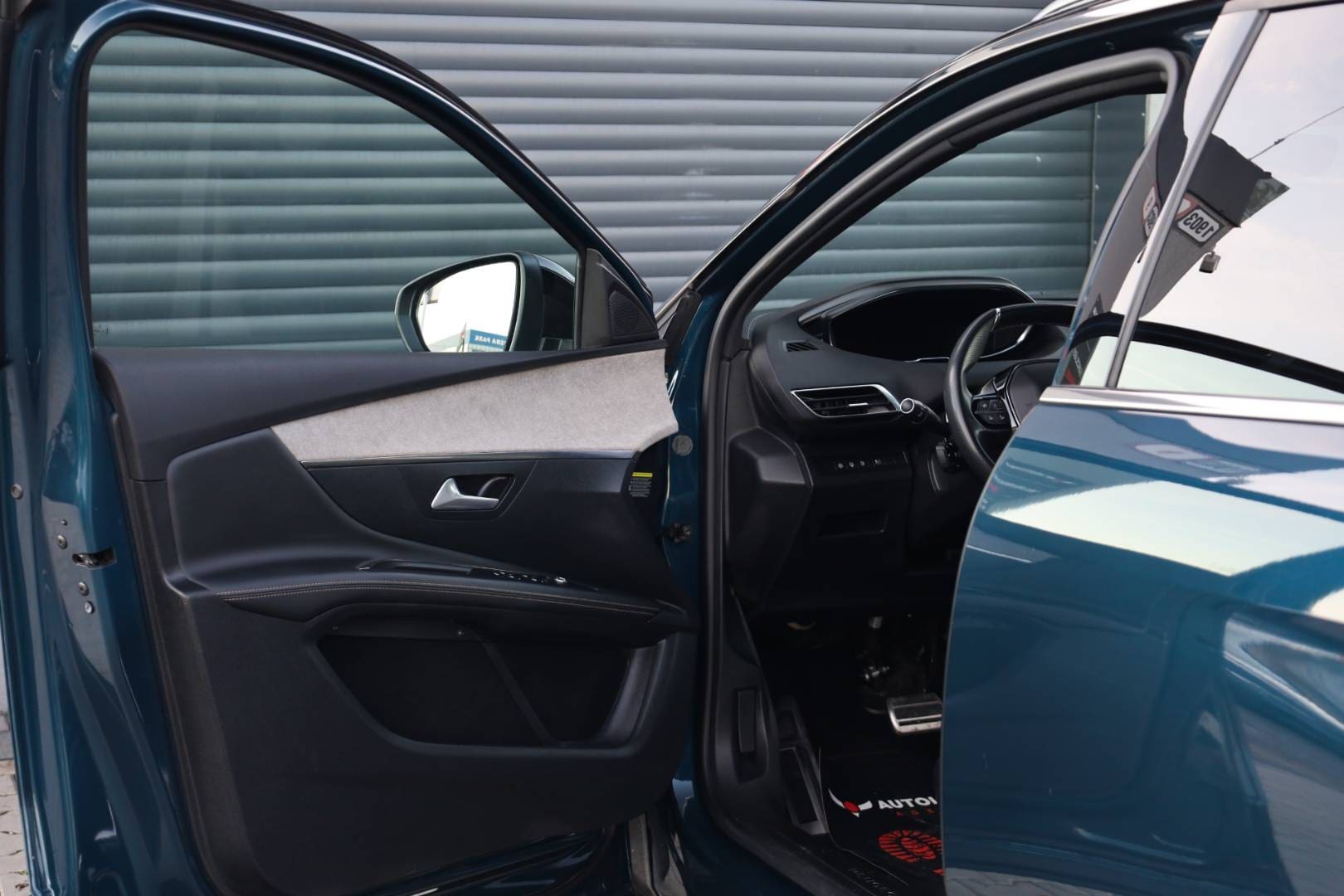 Peugeot-3008-16-Hybrid-225k-GT-Pack-AT-10