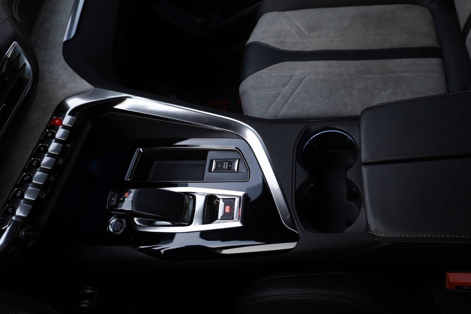 Peugeot-3008-16-Hybrid-225k-GT-Pack-AT-36