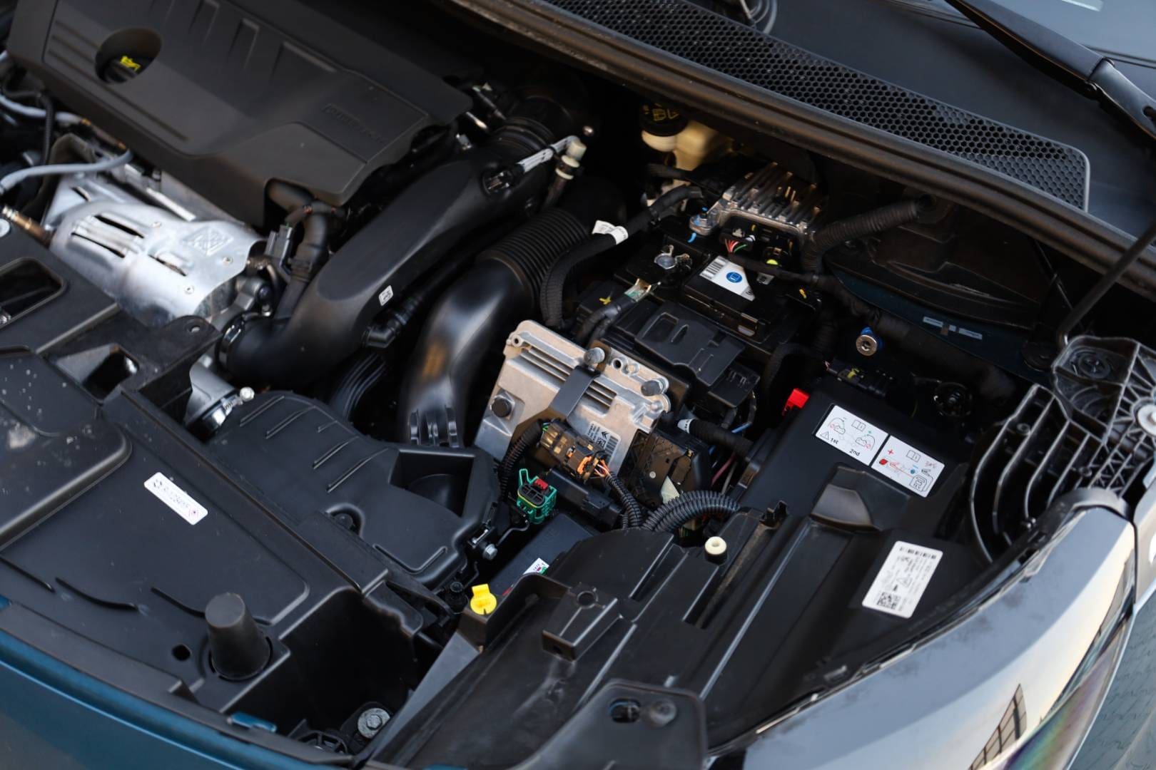 Peugeot-3008-16-Hybrid-225k-GT-Pack-AT-50