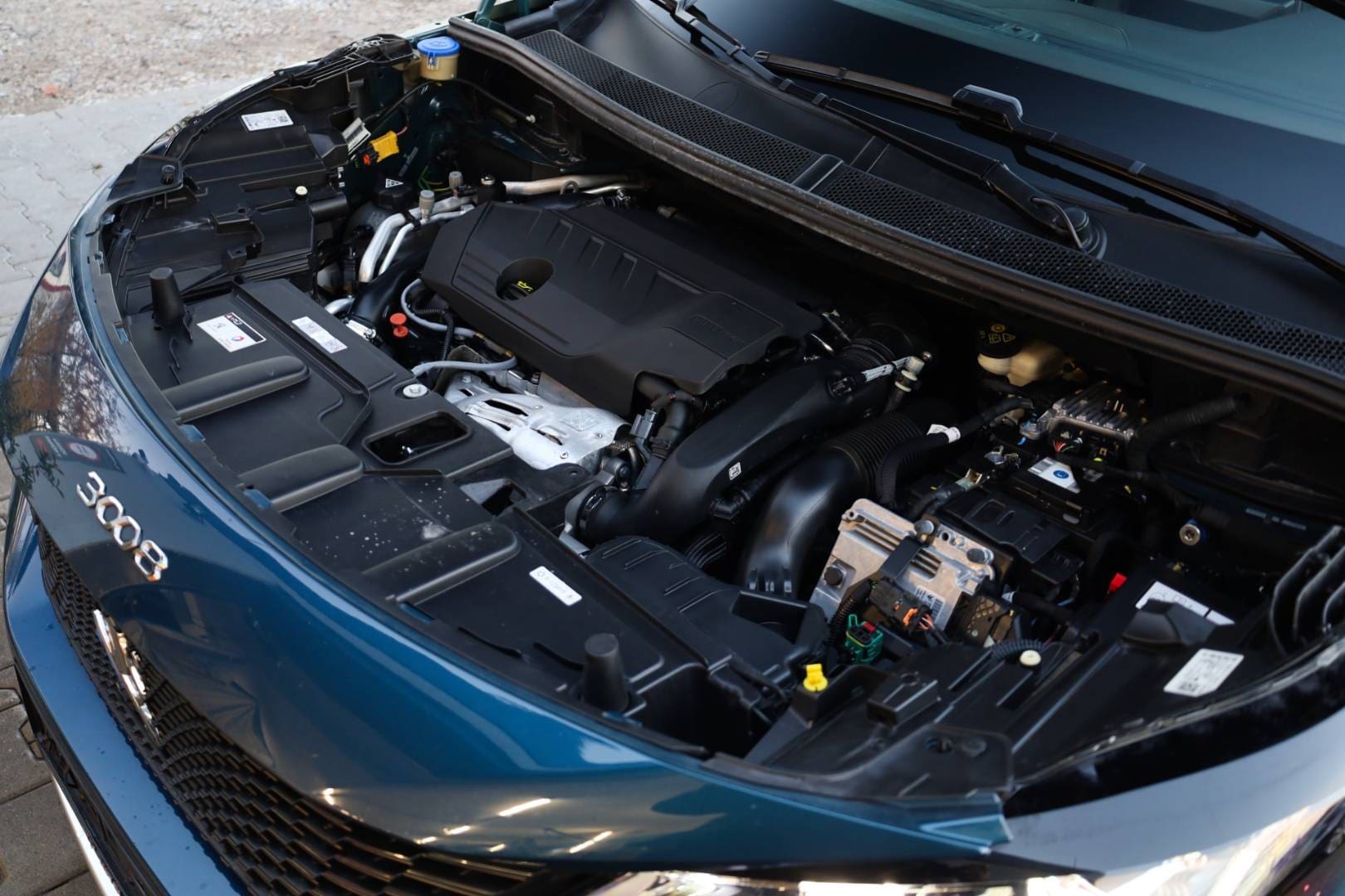 Peugeot-3008-16-Hybrid-225k-GT-Pack-AT-51