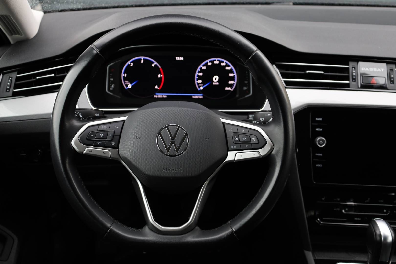 Volkswagen-Passat-Variant-20-TDI-EVO-Business-DSG-16